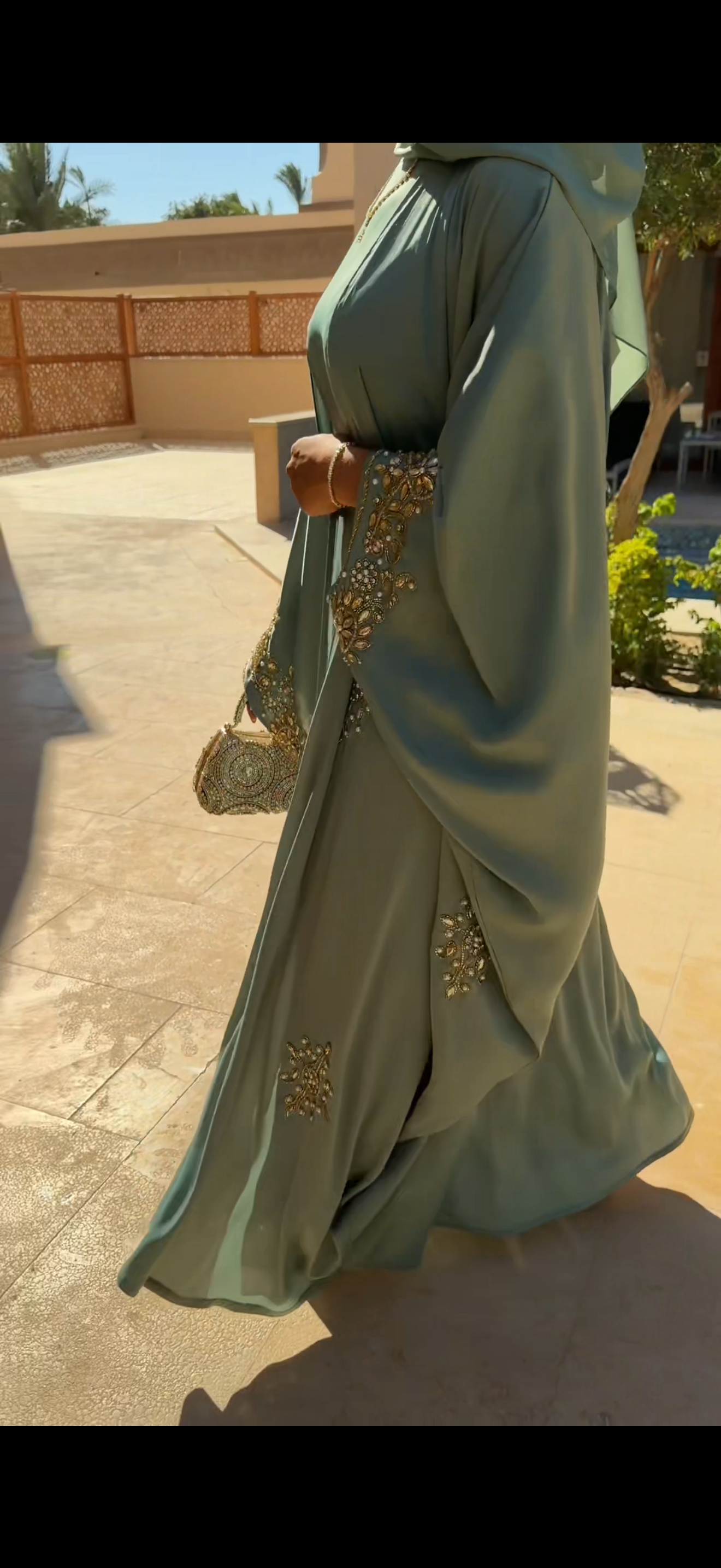 Mahla Abaya