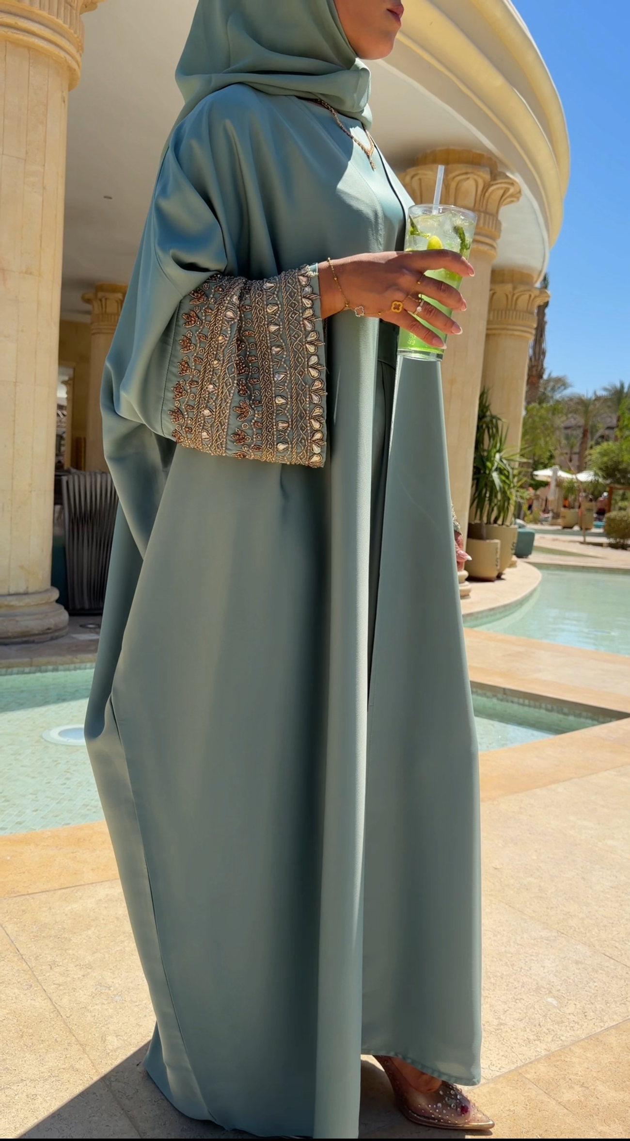 Mina abaya