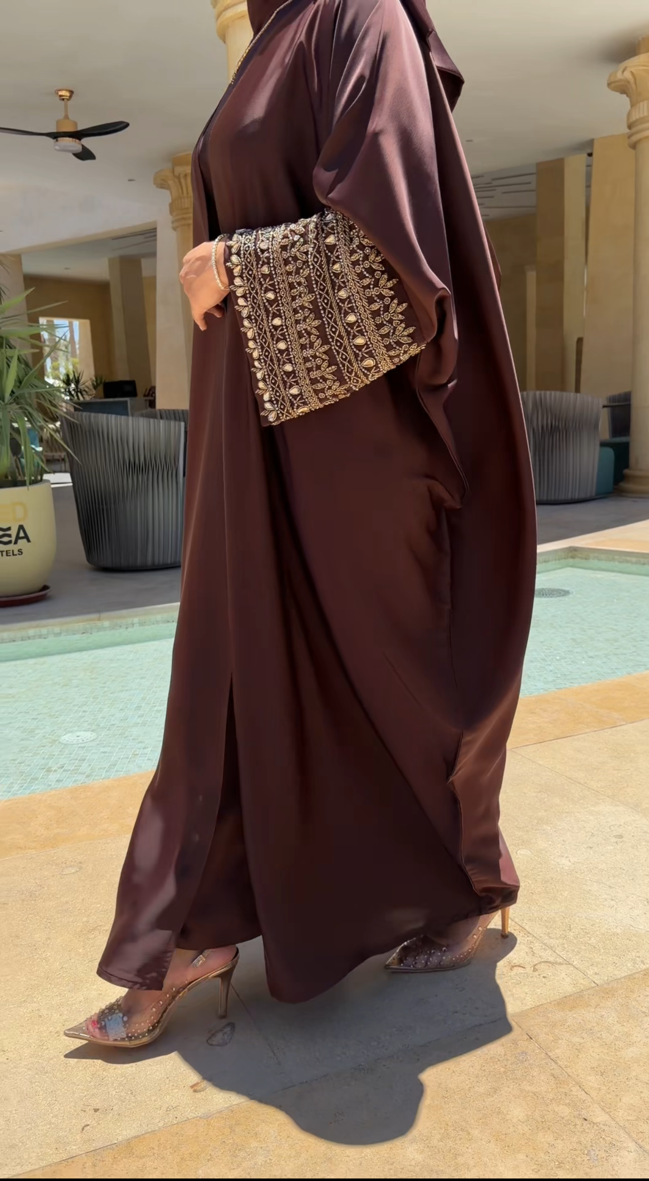 Mina abaya