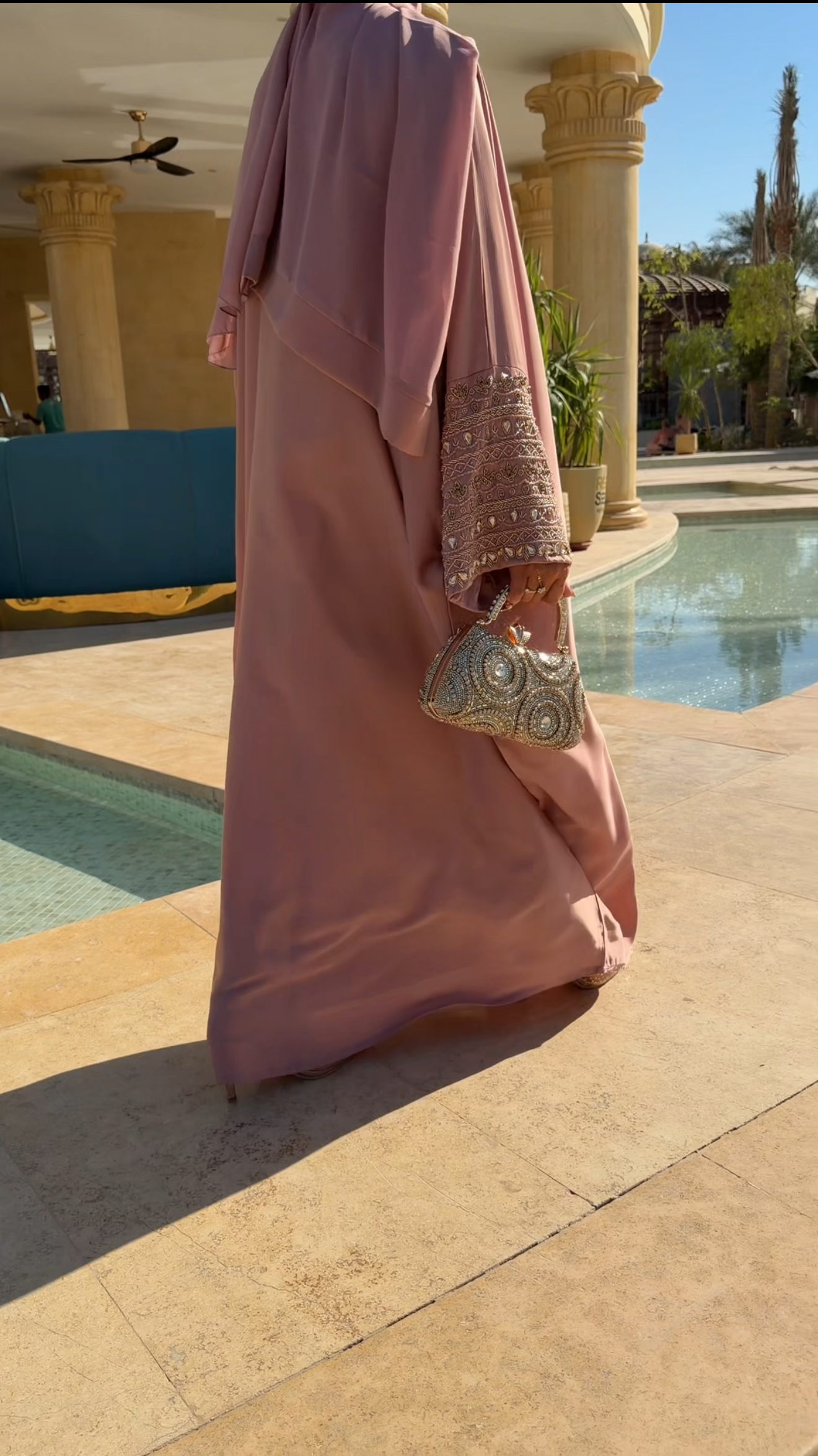Mina abaya