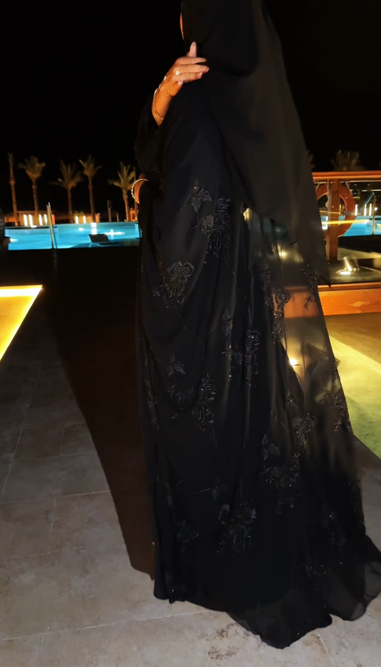 Dua abaya