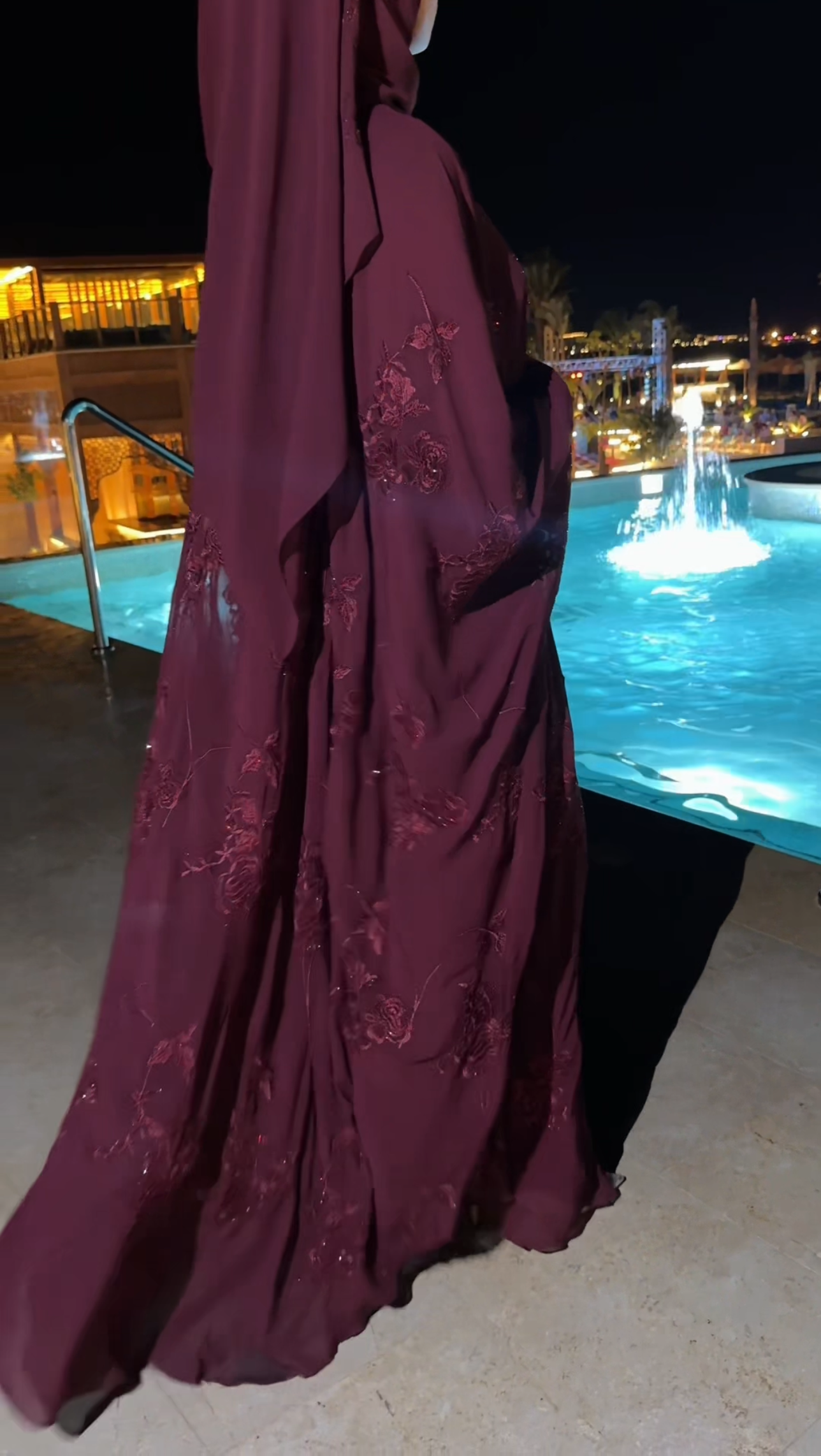 Dua abaya