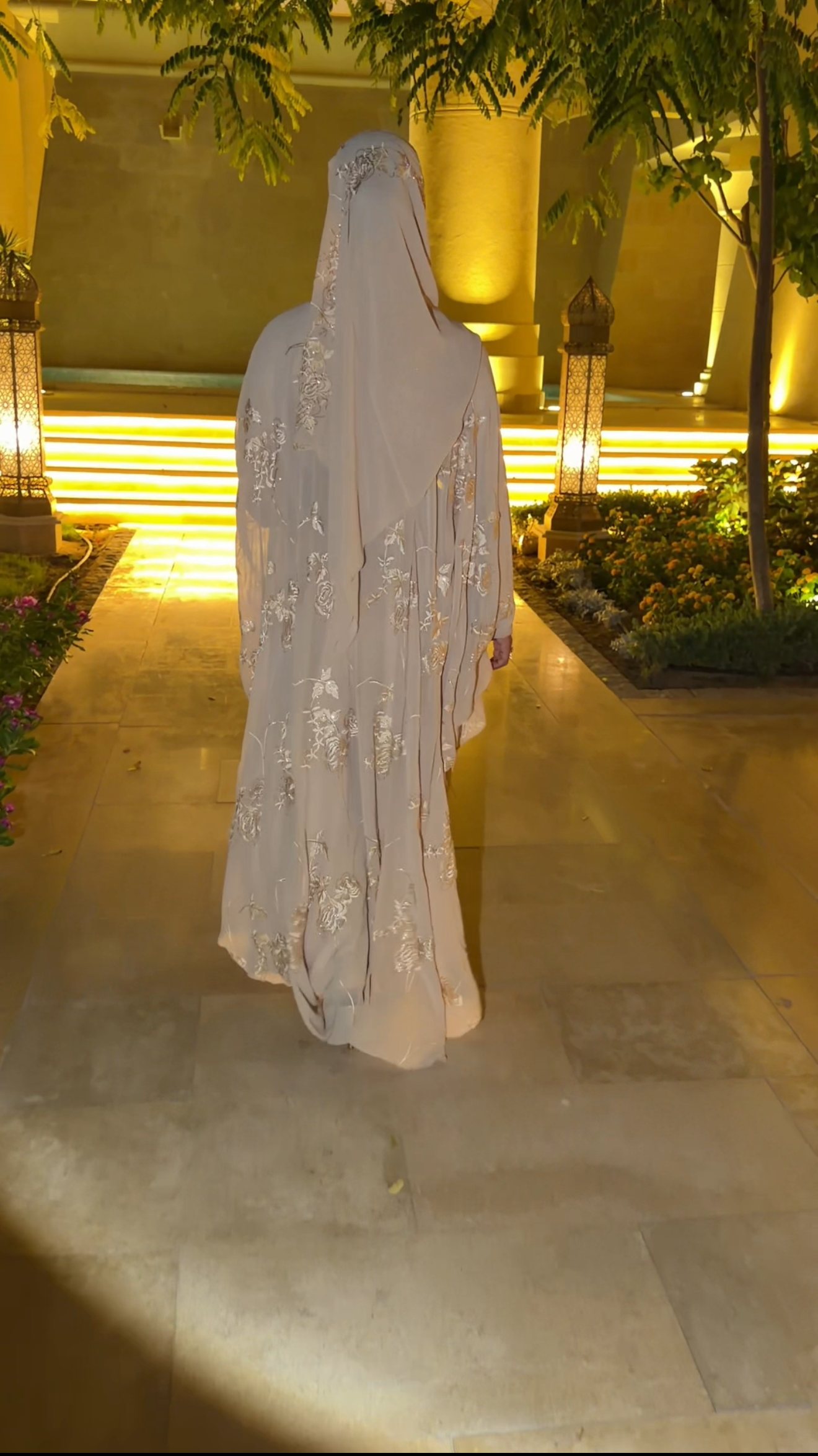 Dua abaya
