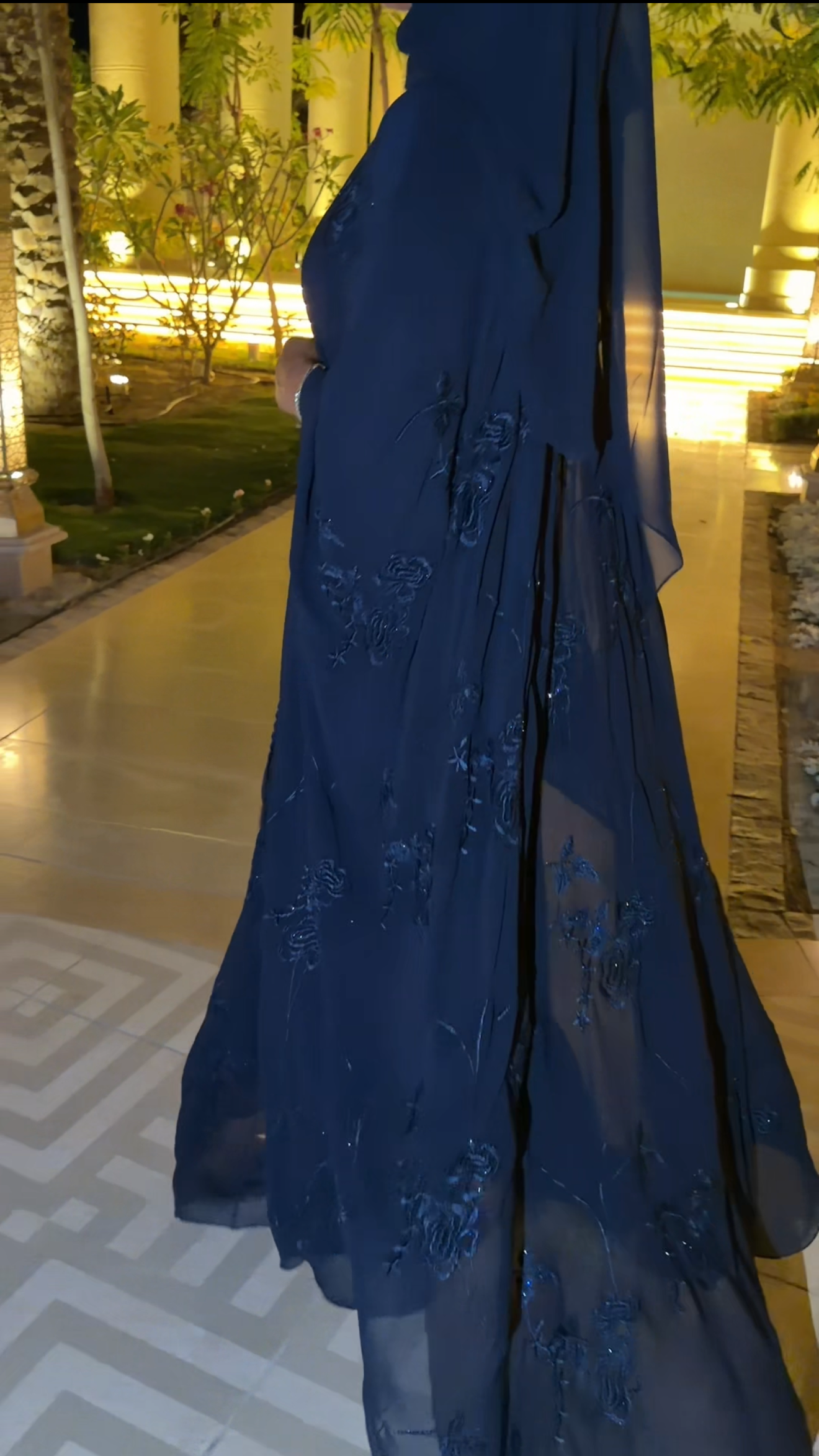 Dua abaya